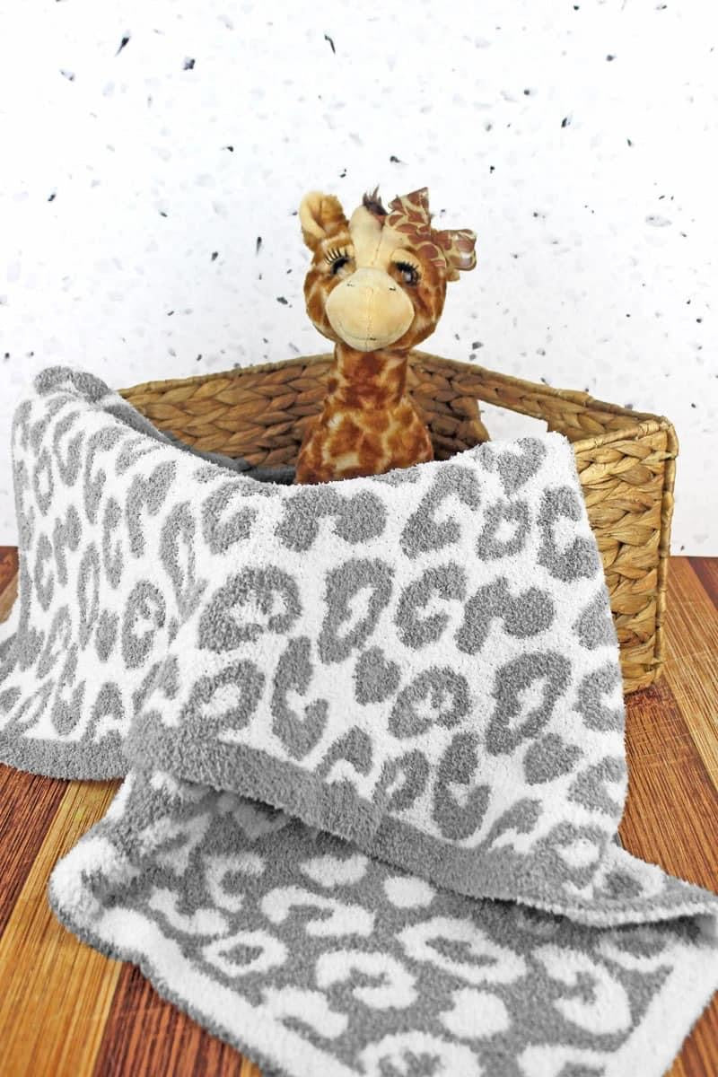 Kids Leopard Blanket: Gray