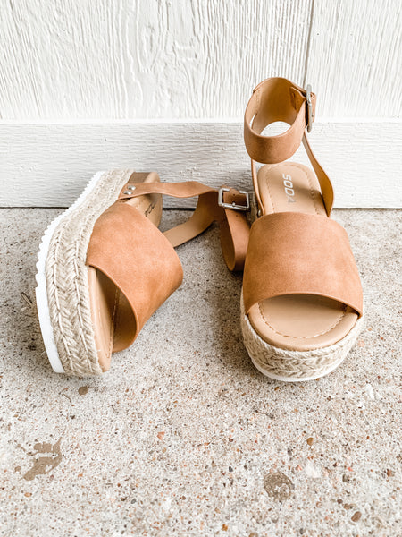 Chloe Platform Sandals: Tan